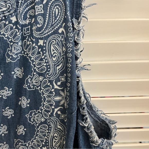 Chambray Paisley Button-Up-Back Tank - Picture 4 of 8